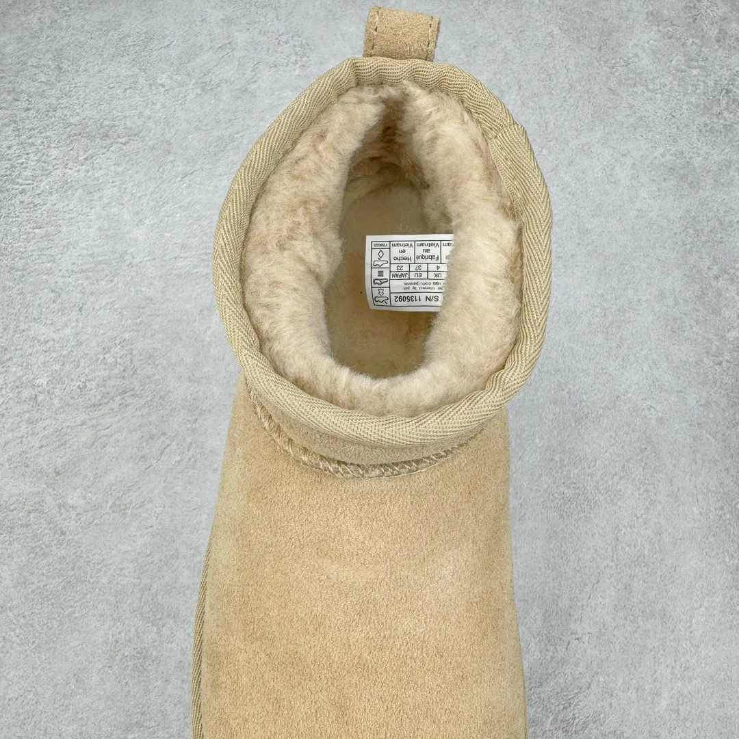 Pick up locally 💰520 UGG 5092 Zhou Dongyu Mini thick-soled autumn and winter sheep fur integrated snow boots. All shoes are made from ZP. Longfeng A-grade Australian imported sheep fur integrated brand OEM production line. Fully follow the ZP process. OEM original pattern maker. Adhering to the principle of no original shoes and no development selection. Pay attention to every detail. The most authentic version on the market. TREADLITE "Light Wing" technology outsole. Lightweight/durable/flexible/pile size: 35 36 37 38 39 40 41 42 Coding: by2936090
